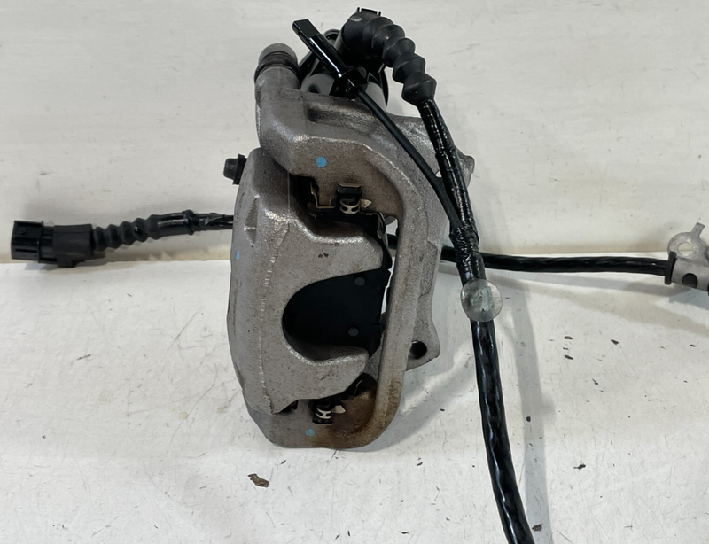 Load image into Gallery viewer, 23 - 26 Honda HR-V REAR RIGHT PASSENGER DISC BRAKE CALIPER W/ ABS SENSOR # 99027
