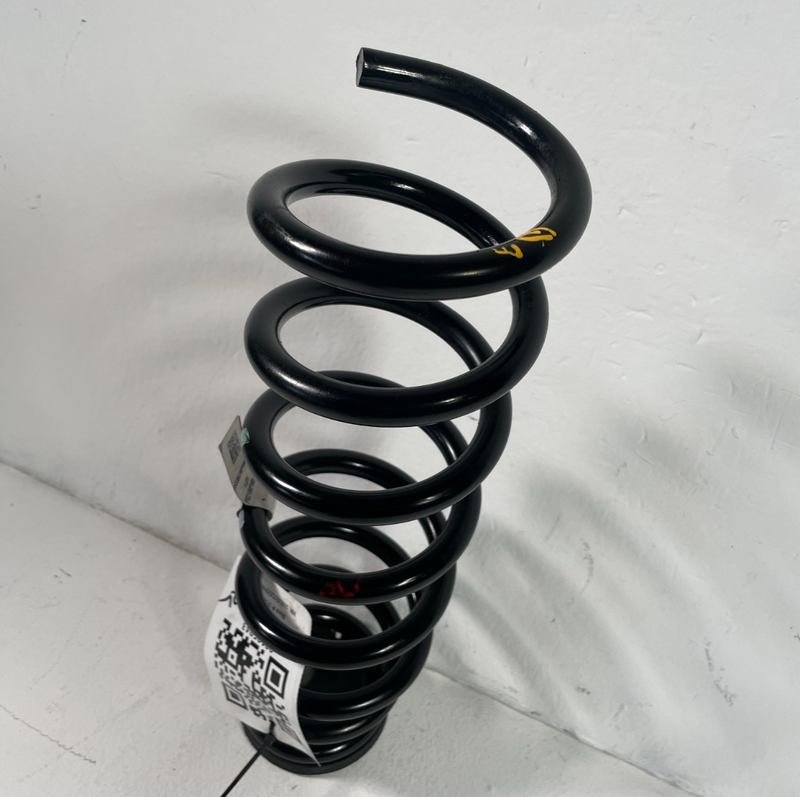 Load image into Gallery viewer, 2022-2025 HYUNDAI TUCSON AWD REAR LEFT DRIVER COIL SPRING 55335-CWPW0 # 105943
