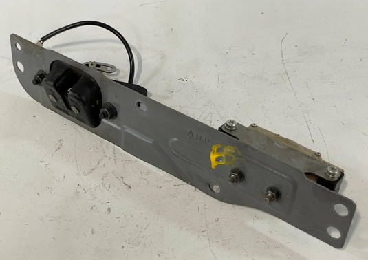09-20 NISSAN 370Z COUPE LIFTGATE BACK DOOR LOCK ACTUATOR COVER BRACKET