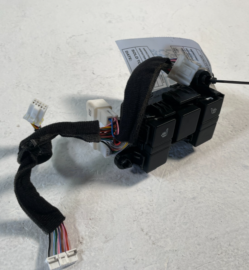 Load image into Gallery viewer, 23-25 KIA SPORTAGE FRONT CENTER CONSOLE SEAT HEATER CONTROL SWITCH 2.5L # 106595
