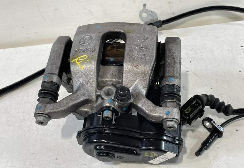 Load image into Gallery viewer, 2023-25 Honda HR-V REAR LEFT DRIVER SIDE DISC BRAKE CALIPER W/ ABS SENSOR #99006
