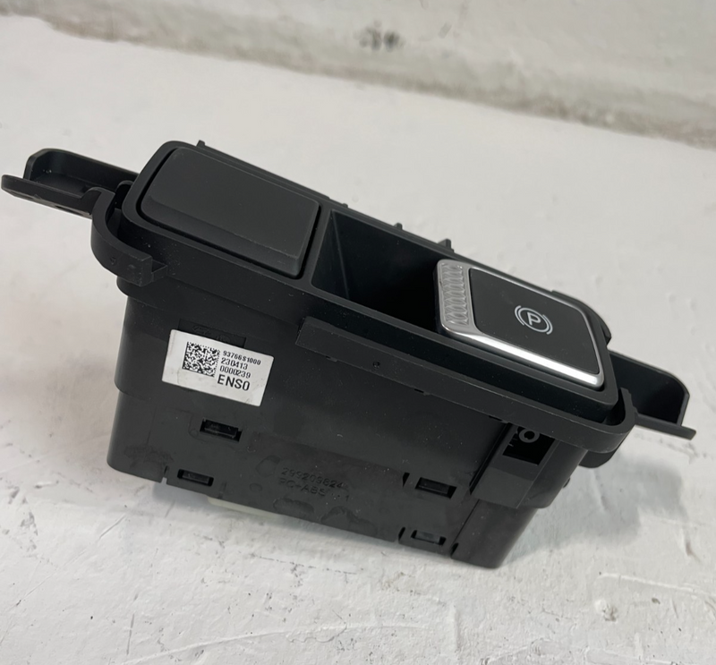 Load image into Gallery viewer, 2021-2023 HYUNDAI SANTA FE ELECTRIC PARKING BRAKE CONTROL SWITCH UNIT # 104422
