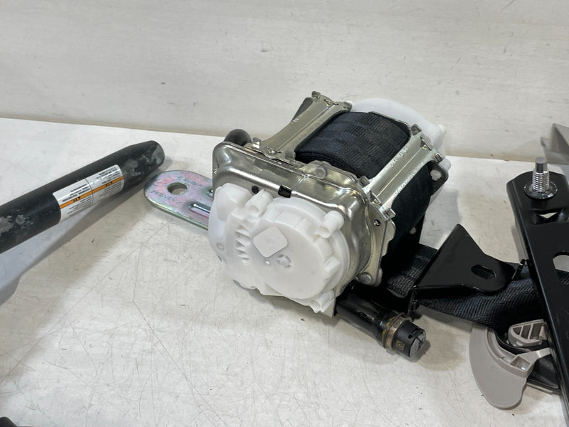 Load image into Gallery viewer, 2022-2025 HONDA CIVIC FRONT RIGHT SIDE SEAT BELT RETRACTOR W/ TENSIONER # 96127
