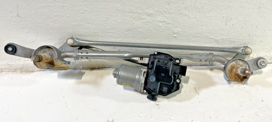 20-26 CADILLAC CT5 FRONT WINDSHIELD WIPER TRANSMISSION LINKAGE W/ MOTOR # 105021