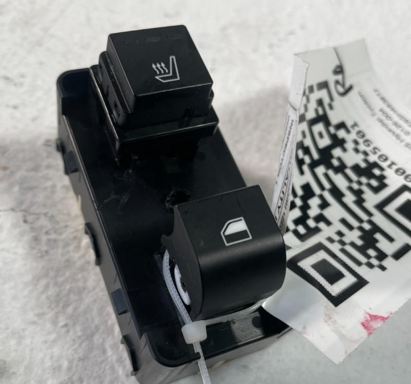 Load image into Gallery viewer, 2025 HYUNDAI TUCSON REAR LEFT DRIVER SIDE WINDOW CONTROL SWITCH # 105901
