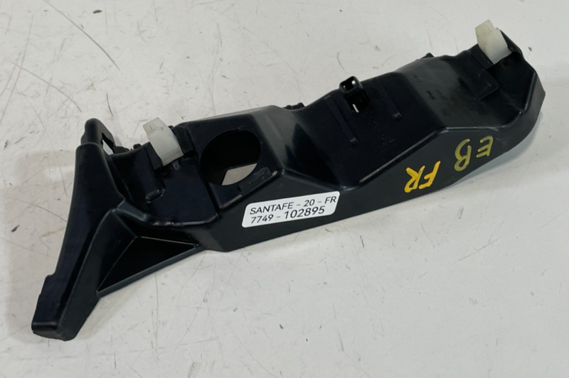 Load image into Gallery viewer, 19-20 HYUNDAI SANTA FE FRONT LEFT PASSENGER SIDE BUMPER RETAINER BRACKET #102895
