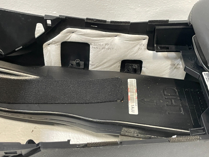 Load image into Gallery viewer, 2018 - 2023 KIA STINGER CENTER CONSOLE CUP HOLDER ARMREST FLOOR ASSEMBLY # 99703

