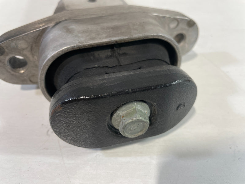 Load image into Gallery viewer, 19-25 HYUNDAI PALISADE SANTA FE ENGINE MOTOR MOUNT TORQUE ARM ROLL ROD # 105158
