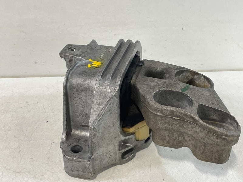 Load image into Gallery viewer, 2017 - 2019 INFINITI QX30 LEFT SIDE ENGINE MOTOR MOUNT BRACKET INSULATOR # 95343
