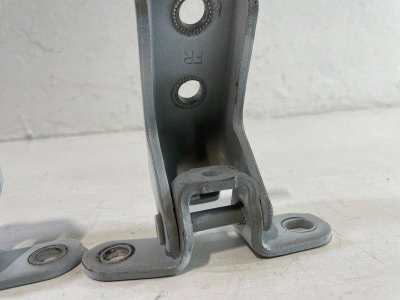 Load image into Gallery viewer, 2019 - 2026 HYUNDAI SANTA FE FRONT RIGHT UPPER &amp; LOWER DOOR HINGE # 104425B
