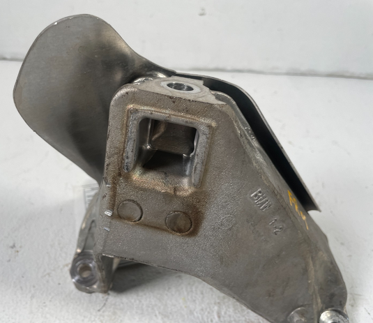 21-25 BMW G82 M4 M3 M2 FRONT RIGHT ENGINE SUPPORT MOUNT BRACKET 3.0L
