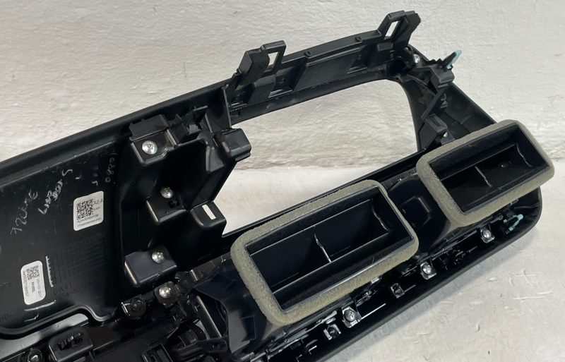 Load image into Gallery viewer, 2023-2025 HONDA HR-V LX DASH RIGHT TRIM MOLDING PANEL 77252-3W0-A01ZA # 100759
