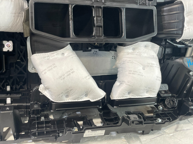 Load image into Gallery viewer, 2023-2025 HYUNDAI PALISADE INSTRUMENT PANEL PAD DASHBOARD ASSEMBLY # 104146

