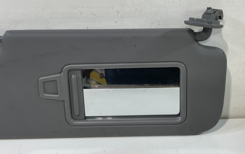 Load image into Gallery viewer, 21-25 HYUNDAI ELANTRA ELANTRA N FRONT RIGHT SIDE SUN VISOR SUNVISOR GRAY #101784
