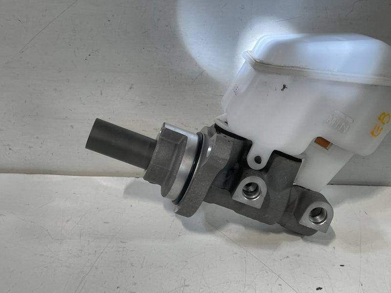 Load image into Gallery viewer, 2020 - 2025 HYUNDAI PALISADE BRAKE BOOSTER MASTER CYLINDER W/ RESERVOIR # 103592
