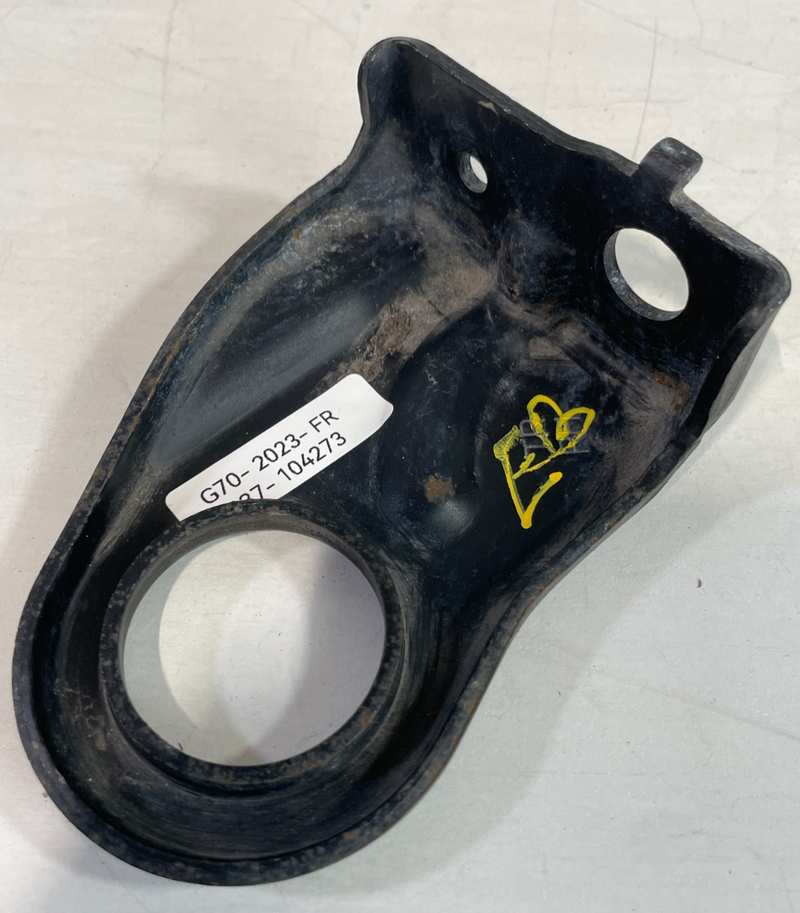 Load image into Gallery viewer, 19-23 GENESIS G70 FRONT RIGHT SIDE INTERCOOLER UPPER MOUNT BRACKET 2.0L # 104273
