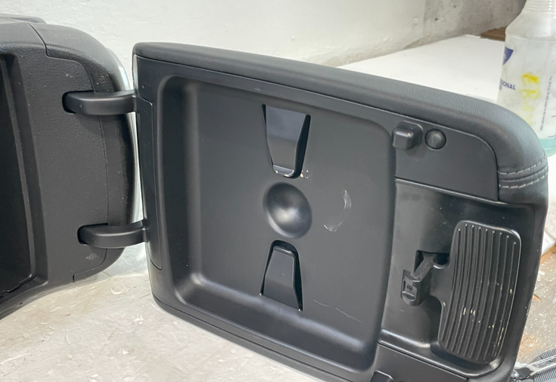 Load image into Gallery viewer, HYUNDAI SANTA FE REAR CENTER CONSOLE AIR VENT GRILLE COVER PANEL ASSEMBLY 103000
