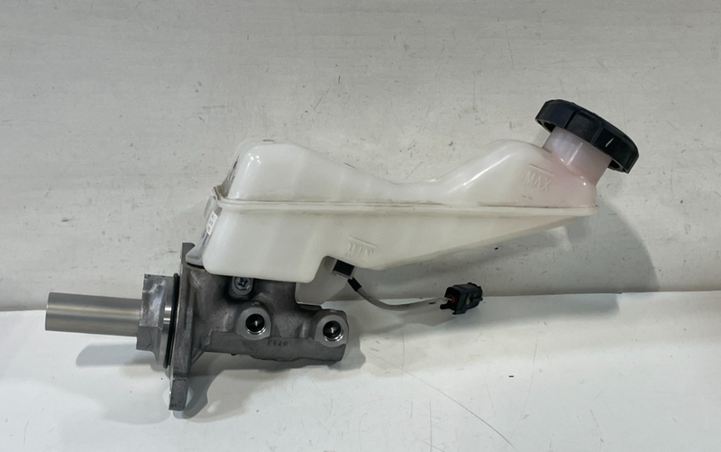 Load image into Gallery viewer, 2021-2025 HYUNDAI SANTA FE BRAKE BOOSTER MASTER CYLINDER RESERVOIR 2.5L # 101915
