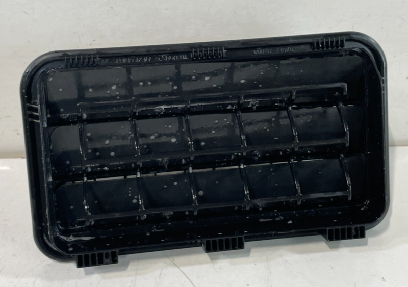 Load image into Gallery viewer, 2019-25 HYUNDAI SANTA FE PALISADE REAR LH OR RH QUARTER AIR VENT GRILLE # 102892
