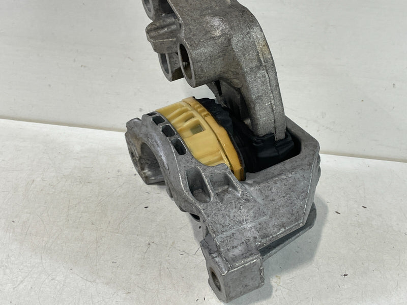 Load image into Gallery viewer, 2017 - 2019 INFINITI QX30 LEFT SIDE ENGINE MOTOR MOUNT BRACKET INSULATOR # 95343
