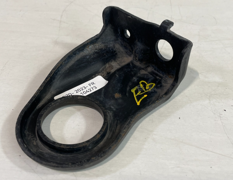 Load image into Gallery viewer, 19-23 GENESIS G70 FRONT RIGHT SIDE INTERCOOLER UPPER MOUNT BRACKET 2.0L # 104273

