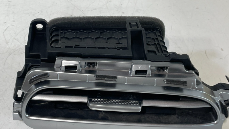 Load image into Gallery viewer, 2023-2025 HYUNDAI PALISADE FRONT LEFT SIDE DASH AC AIR VENT GRILLE # 103305
