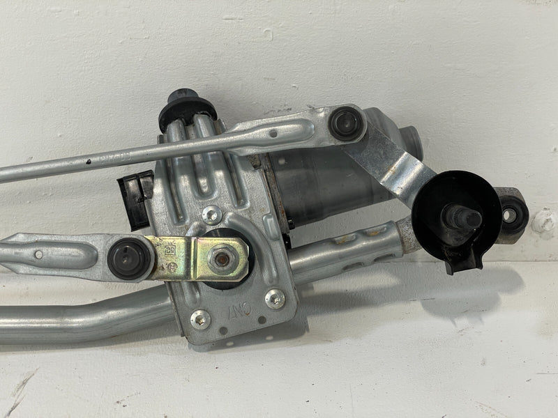 Load image into Gallery viewer, ⭐2021-2023 HYUNDAI ELANTRA FRONT WINDSHIELD WIPER TRANSMISSION LINKAGE W/ MOTOR⭐
