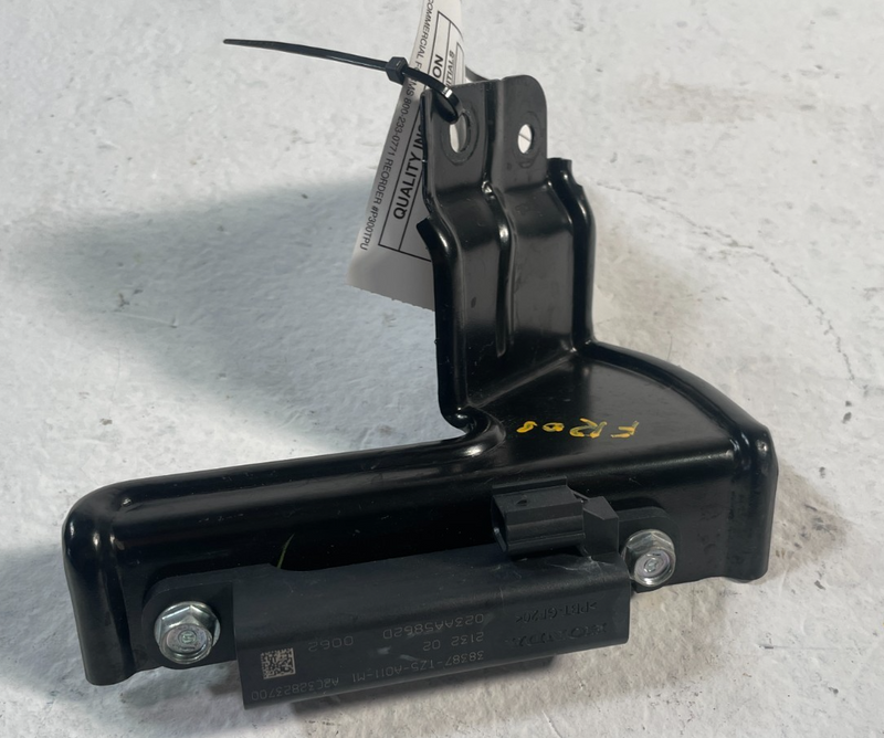 Load image into Gallery viewer, 14-25 ACURA INTEGRA FRONT RIGHT KEY LESS ENTRY ANTENNA RECEIVER MODULE # 106691
