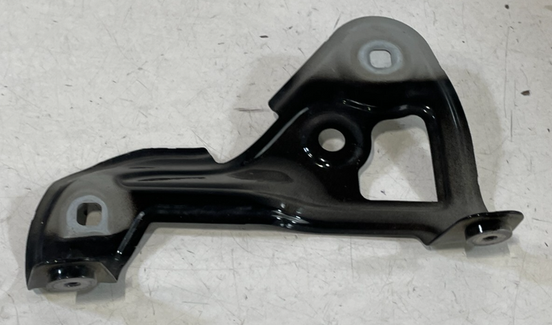 Load image into Gallery viewer, 2019-2024 BMW 330i 330e FRONT RIGHT SIDE FENDER REARWARD SUPPORT BRACKET # 98332
