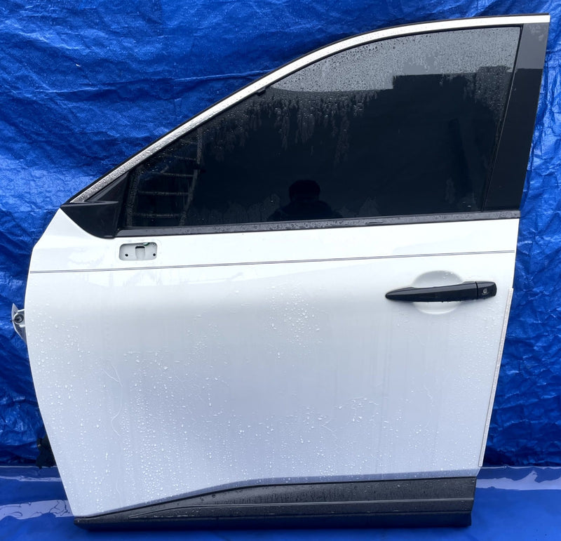 Load image into Gallery viewer, NISSAN ROGUE FRONT LEFT DRIVER SIDE DOOR ASSEMBLY WHITE (QAK) 2021-2025 # 106878
