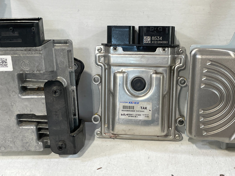 Load image into Gallery viewer, KIA STINGER GT-LINE ENGINE &amp; TRANS CONTROL MODULE &amp; AUDIO AMP W/ KEY FOB #99622
