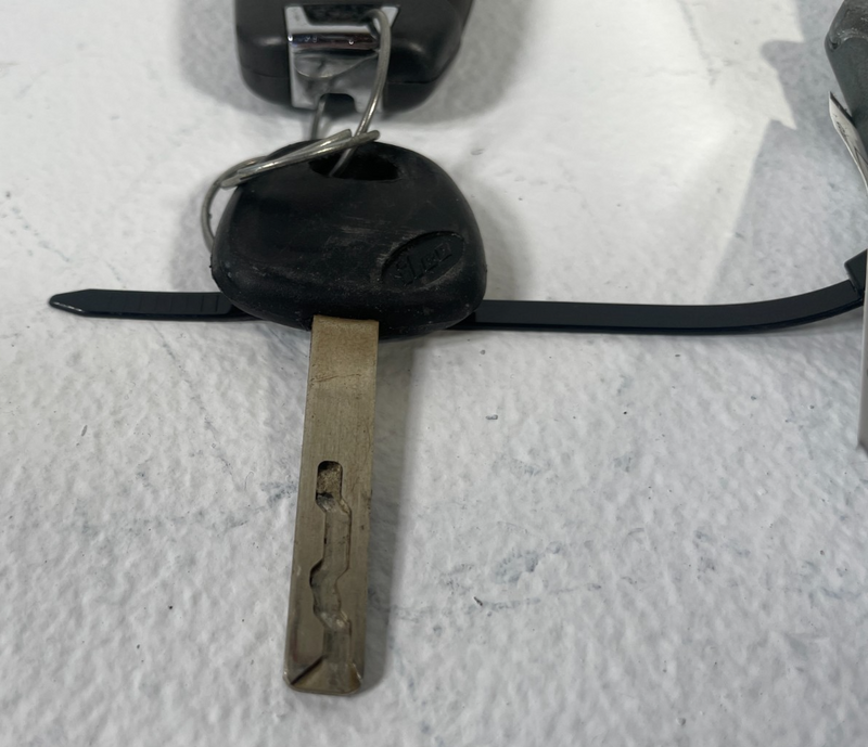 Load image into Gallery viewer, 2021 - 2023 HYUNDAI ELANTRA ENGINE CONTROL MODULE ECM W/ KEY FOB # 105389
