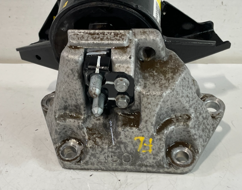 Load image into Gallery viewer, 2019-2020 HYUNDAI SANTA FE AUTOMATIC TRANSMISSION MOUNT BRACKET 2.0L # 102948
