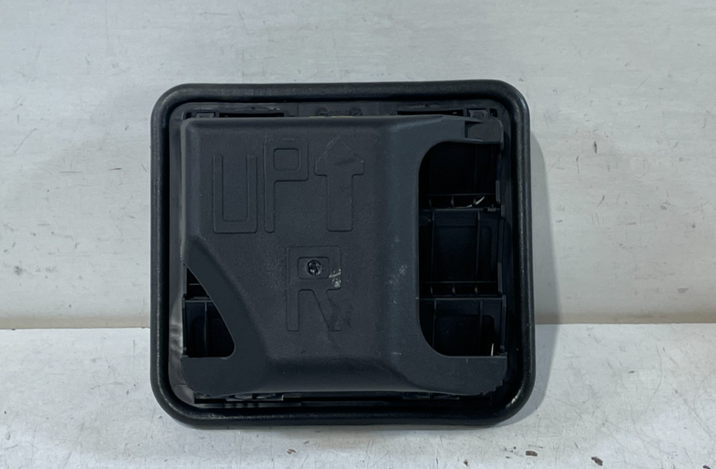 Load image into Gallery viewer, 18-23 KIA STINGER REAR LH OR RH QUARTER PANEL PRESSURE AIR VENT GRILL # 99606
