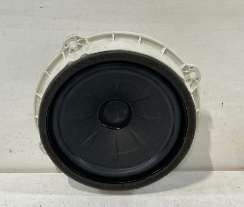 Load image into Gallery viewer, 2018-2023 KIA STINGER REAR LEFT OR RIGHT SIDE DOOR AUDIO SOUND SPEAKER # 99607
