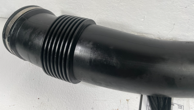 Load image into Gallery viewer, 2021-25 BMW G82 M4 M3 M2 FRONT RIGHT ENGINE AIR INTAKE FILTER HOSE PIPE # 105726
