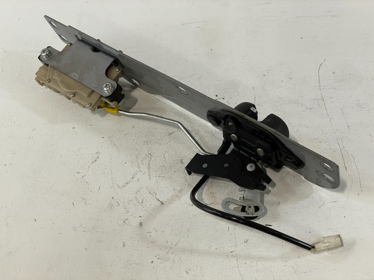 09-20 NISSAN 370Z COUPE LIFTGATE BACK DOOR LOCK ACTUATOR COVER BRACKET