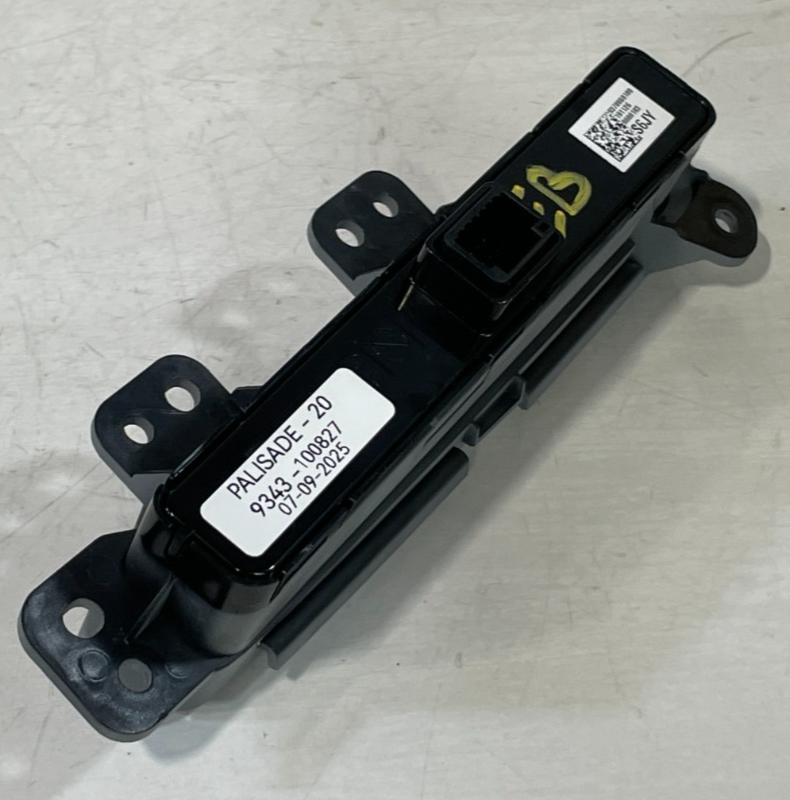 Load image into Gallery viewer, 20-22 HYUNDAI PALISADE DASH RHEOSTAT DIMMER &amp; TRUNK &amp; TRACTION SWITCH # 100827
