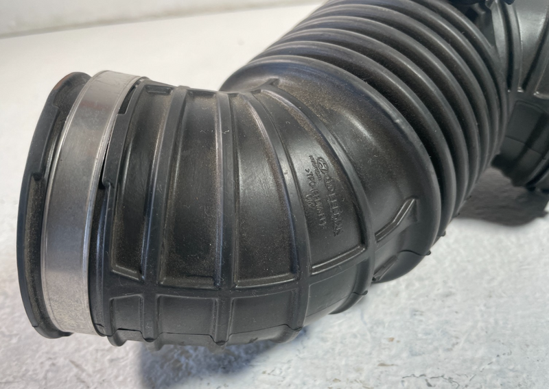 Load image into Gallery viewer, 22-25 HYUNDAI TUCSON SANTA CRUZ ENGINE AIR INTAKE HOSE TUBE PIPE 2.5L # 105910
