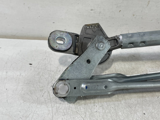 19-24 GENESIS G70 FRONT WINDSHIELD WIPER TRANSMISSION LINKAGE W/ MOTOR