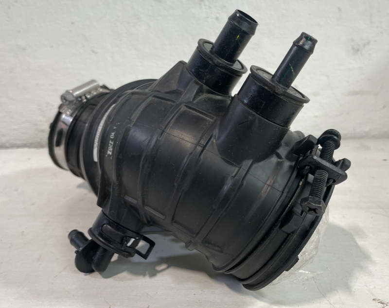Load image into Gallery viewer, 2022-2025 HYUNDAI TUCSON ENGINE AIR CLEANER INTAKE HOSE TUBE PIPE 2.5L # 104832
