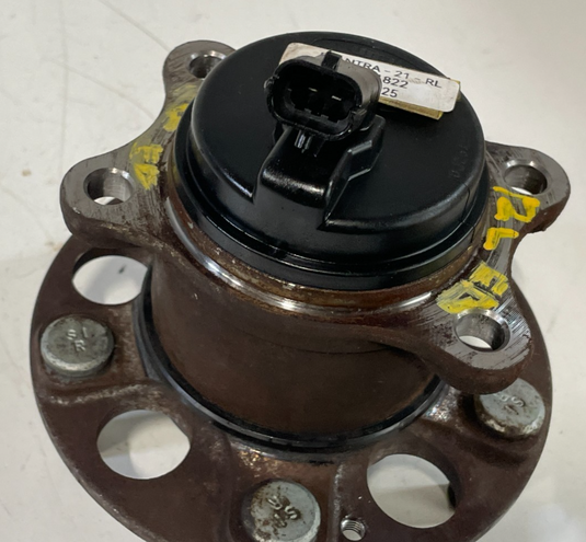 2020 - 2025 HYUNDAI ELANTRA VENUE REAR LEFT OR RIGHT WHEEL BEARING HUB