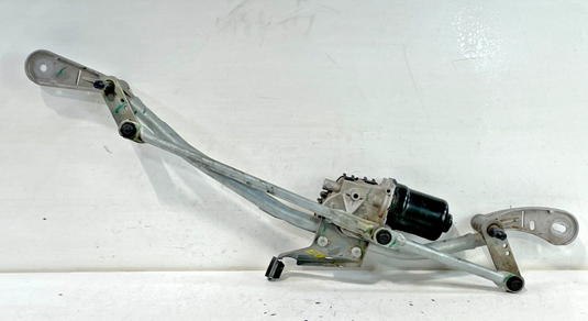 19-24 BMW 330i 330e FRONT WINDSHIELD WIPER TRANSMISSION LINKAGE W/ MOTOR # 98489