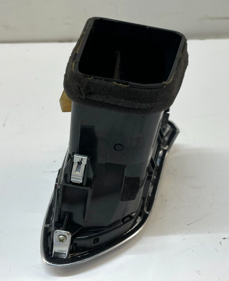 Load image into Gallery viewer, 2017-2019 INFINITI QX30 FRONT RIGHT SIDE DASH A/C HEATER AIR VENT GRILLE #79384
