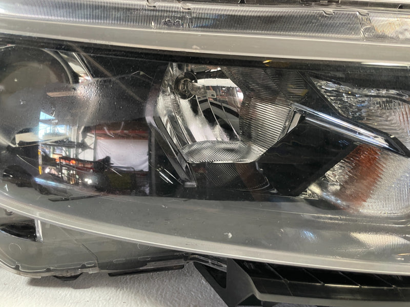 Load image into Gallery viewer, 2020-2023 NISSAN ROGUE SPORT QASHQAI RIGHT HALOGEN HEADLIGHT HEADLAMP # 106228
