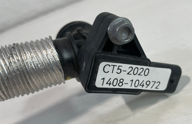 Load image into Gallery viewer, 20-25 CADILLAC CT5 ENGINE CRANKCASE VENTILATION PCV VALVE HOSE TUBE PIPE #104972
