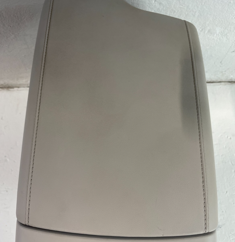 Load image into Gallery viewer, 23-25 HYUNDAI PALISADE REAR CENTER CONSOLE AIR VENT GRILLE PANEL ASSEMBLY 105186
