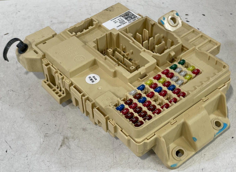 Load image into Gallery viewer, 2021 - 2023 HYUNDAI ELANTRA FUSE RELAY CABIN JUNCTION BOX 91950-AB050 # 99311
