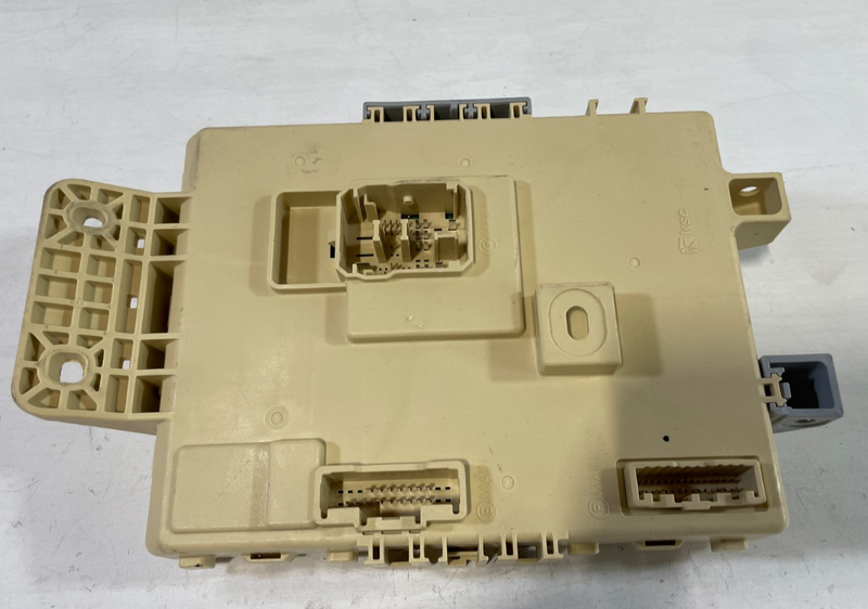 Load image into Gallery viewer, 2020 - 2022 HYUNDAI PALISADE FUSE RELAY CABIN JUNCTION BOX 91951-S8661 # 104720
