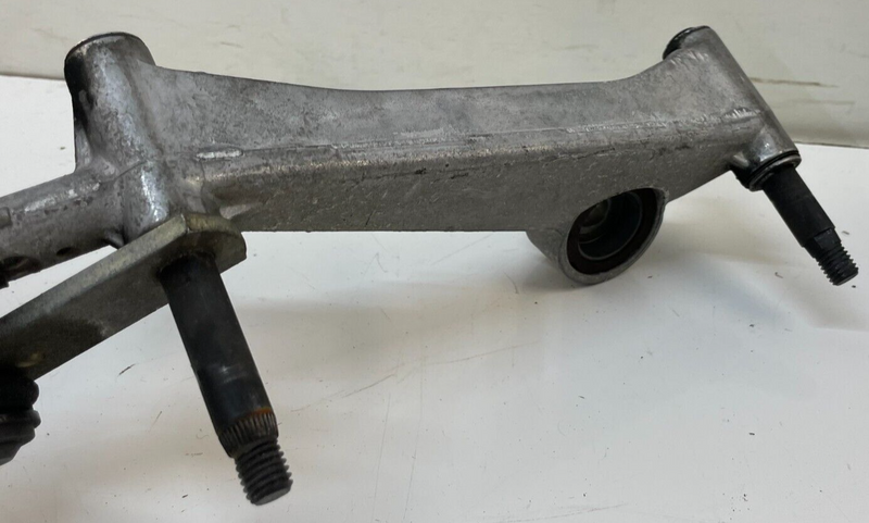 Load image into Gallery viewer, 2017 - 2019 INFINITI QX30 WINDSHIELD WIPER TRANSMISSION LINKAGE W/ MOTOR # 79475
